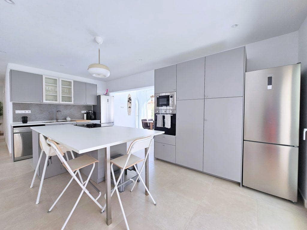 Chalet de 5 habitaciones en Playa Honda en venta con piscina - 1.400.000 € (Ref: 9965356)