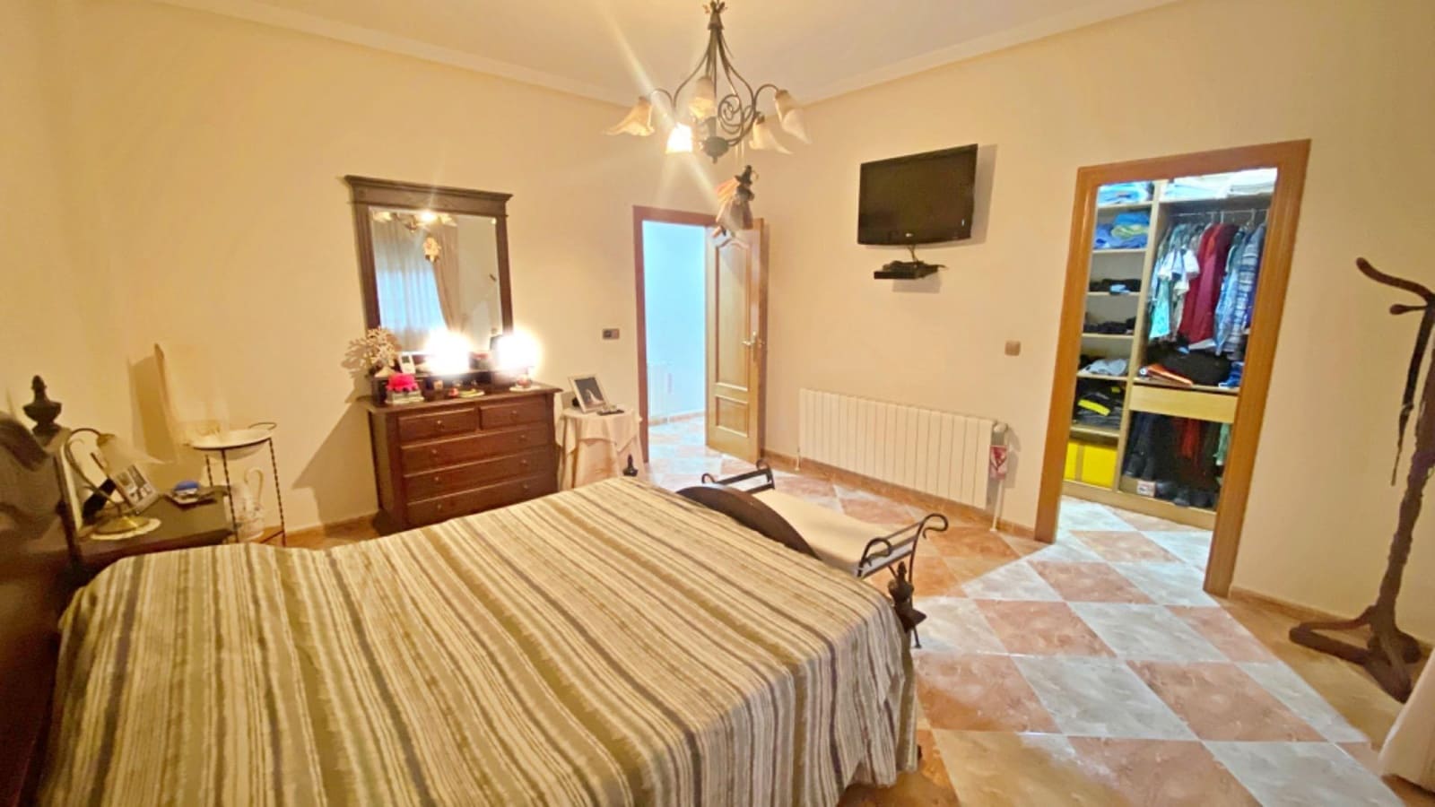 5 bedroom Villa for sale in Totana - € 398,000 (Ref: 9985046)