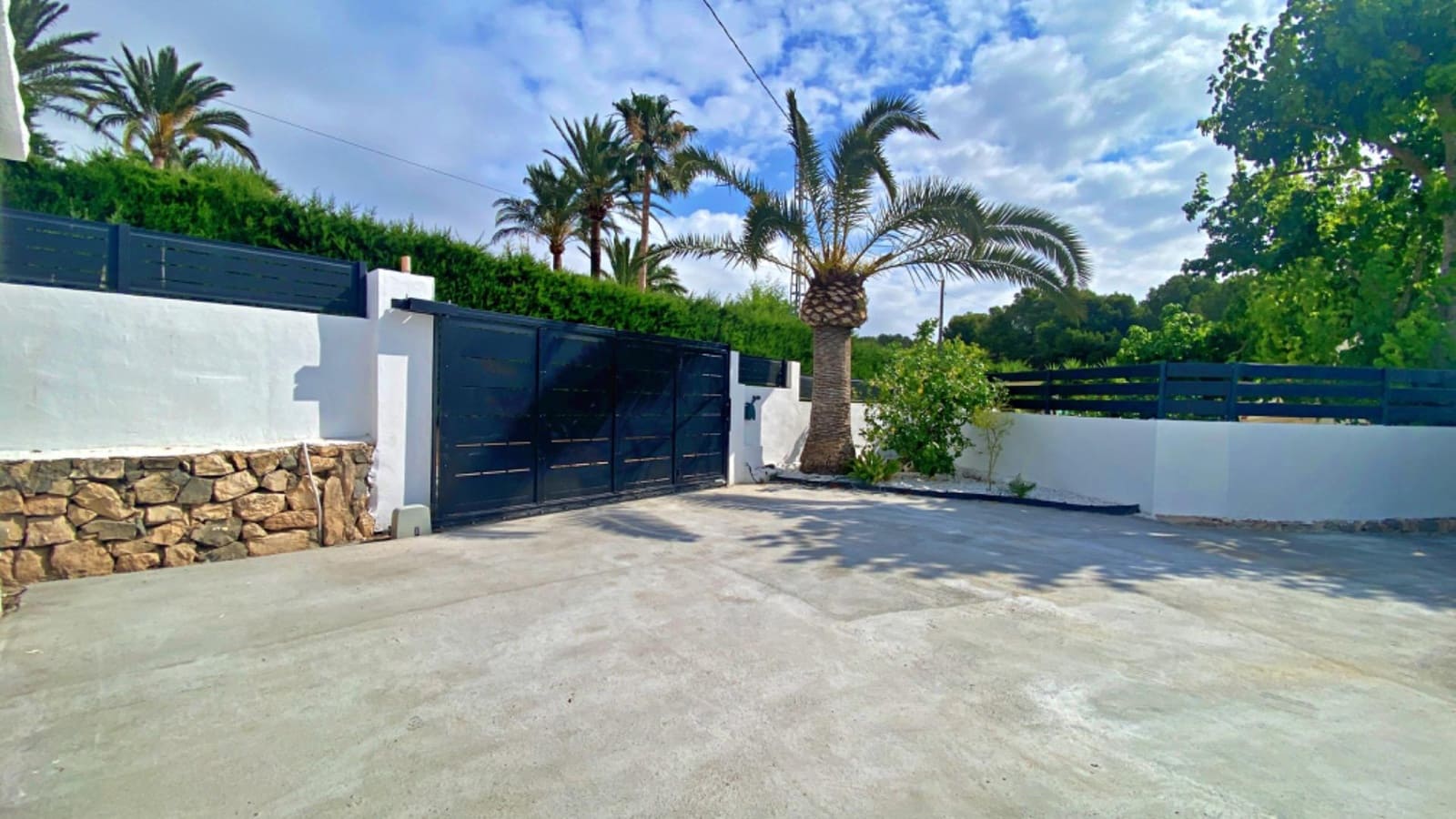 3 bedroom Villa for sale in Calpe / Calp with pool garage - € 749,000 (Ref: 9998875)