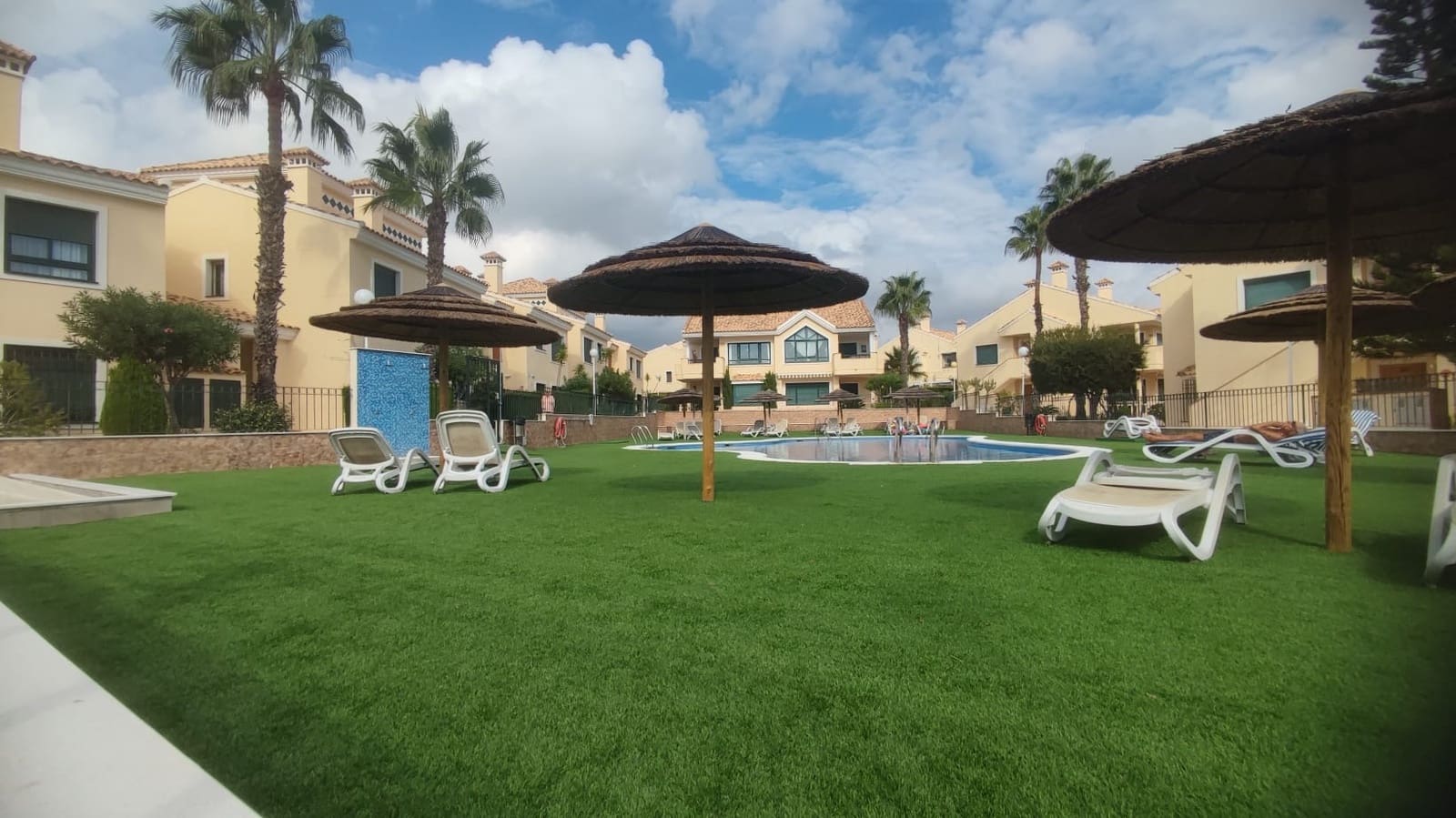 2 soverom Rekkehus til salgs i Orihuela Costa med svømmebasseng - € 189 999 (Ref: 9319647)