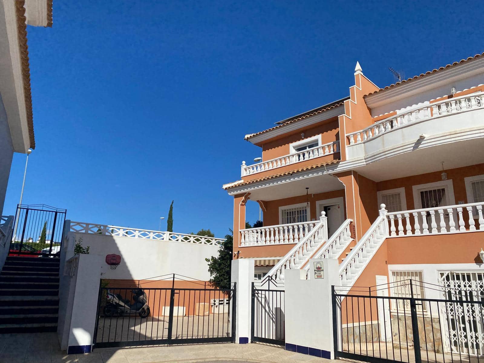 3 bedroom Semi-detached Villa for sale in Ciudad Quesada with pool garage - € 299,000 (Ref: 9379881)