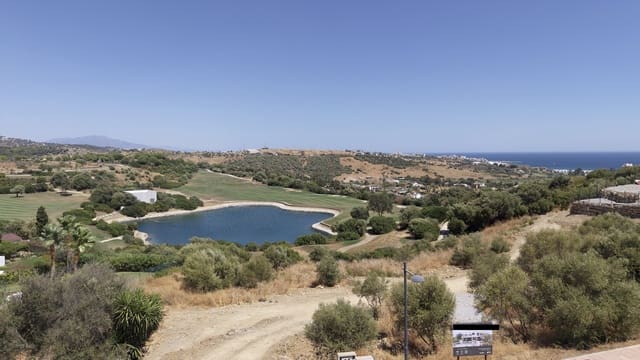 4 bedroom Villa for sale in Estepona with pool garage - € 1,690,000 (Ref: 10002587)