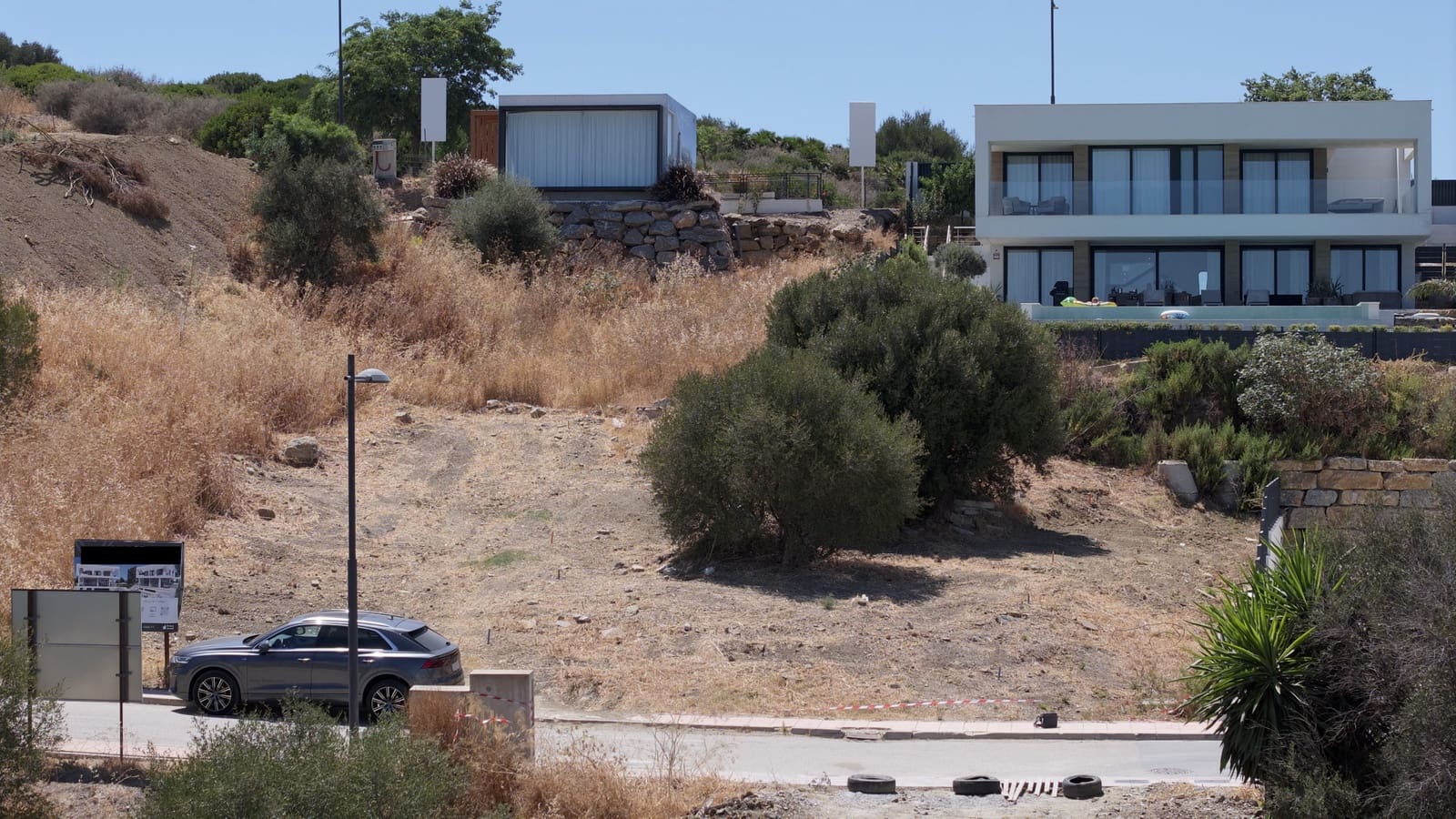 4 bedroom Villa for sale in Estepona with pool garage - € 1,690,000 (Ref: 10002587)