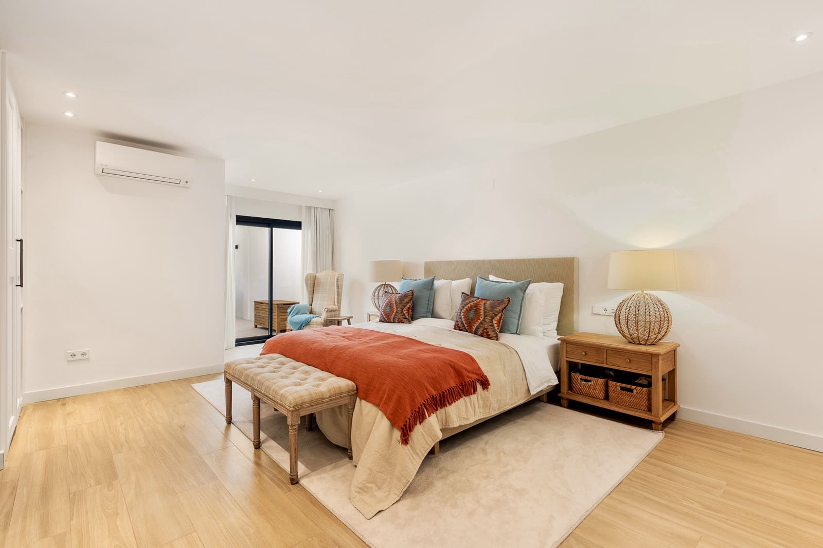 3 bedroom Semi-detached Villa for sale in Marbella with pool garage - € 1,795,000 (Ref: 10026716)