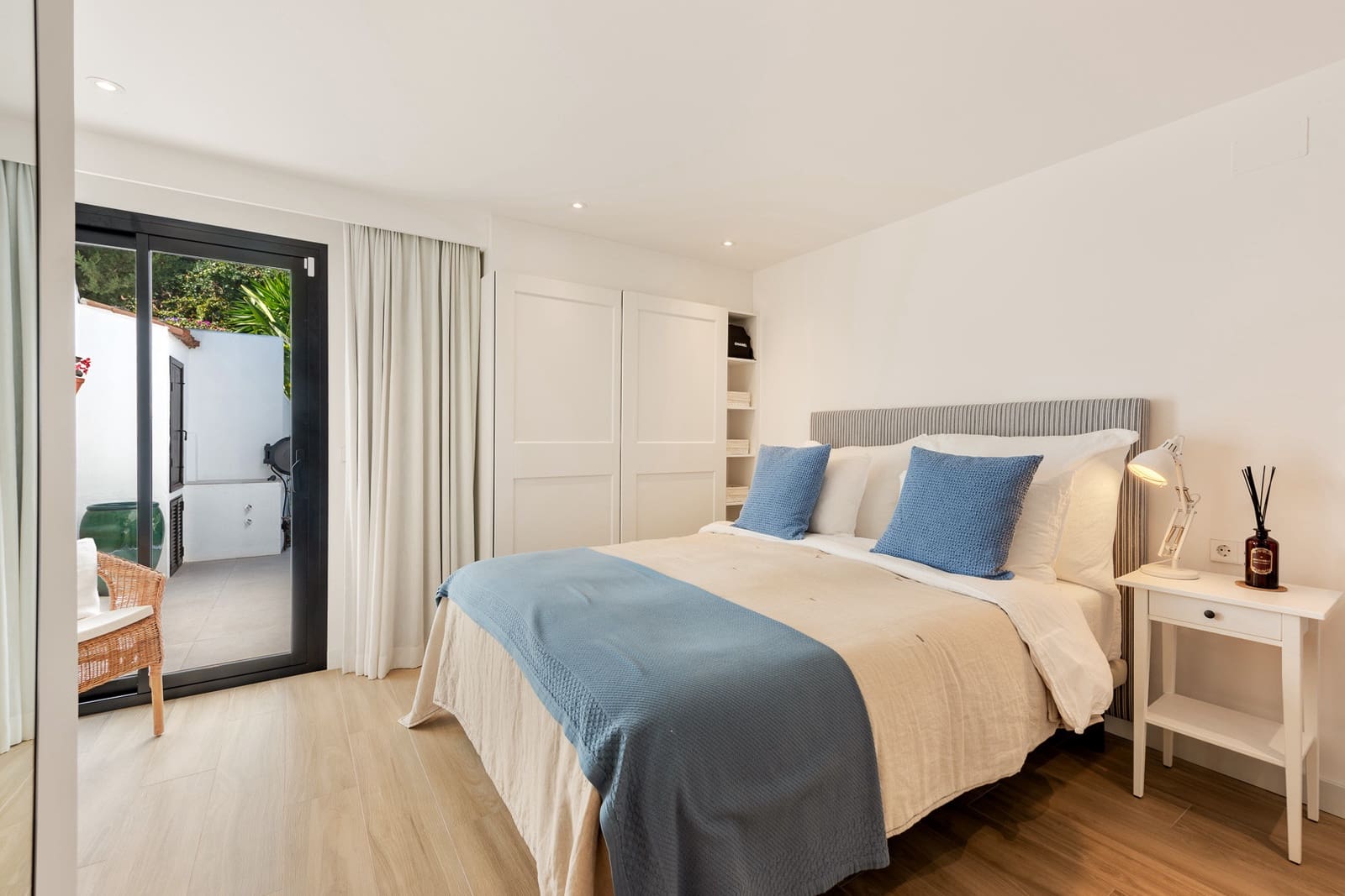 3 bedroom Semi-detached Villa for sale in Marbella with pool garage - € 1,795,000 (Ref: 10026716)