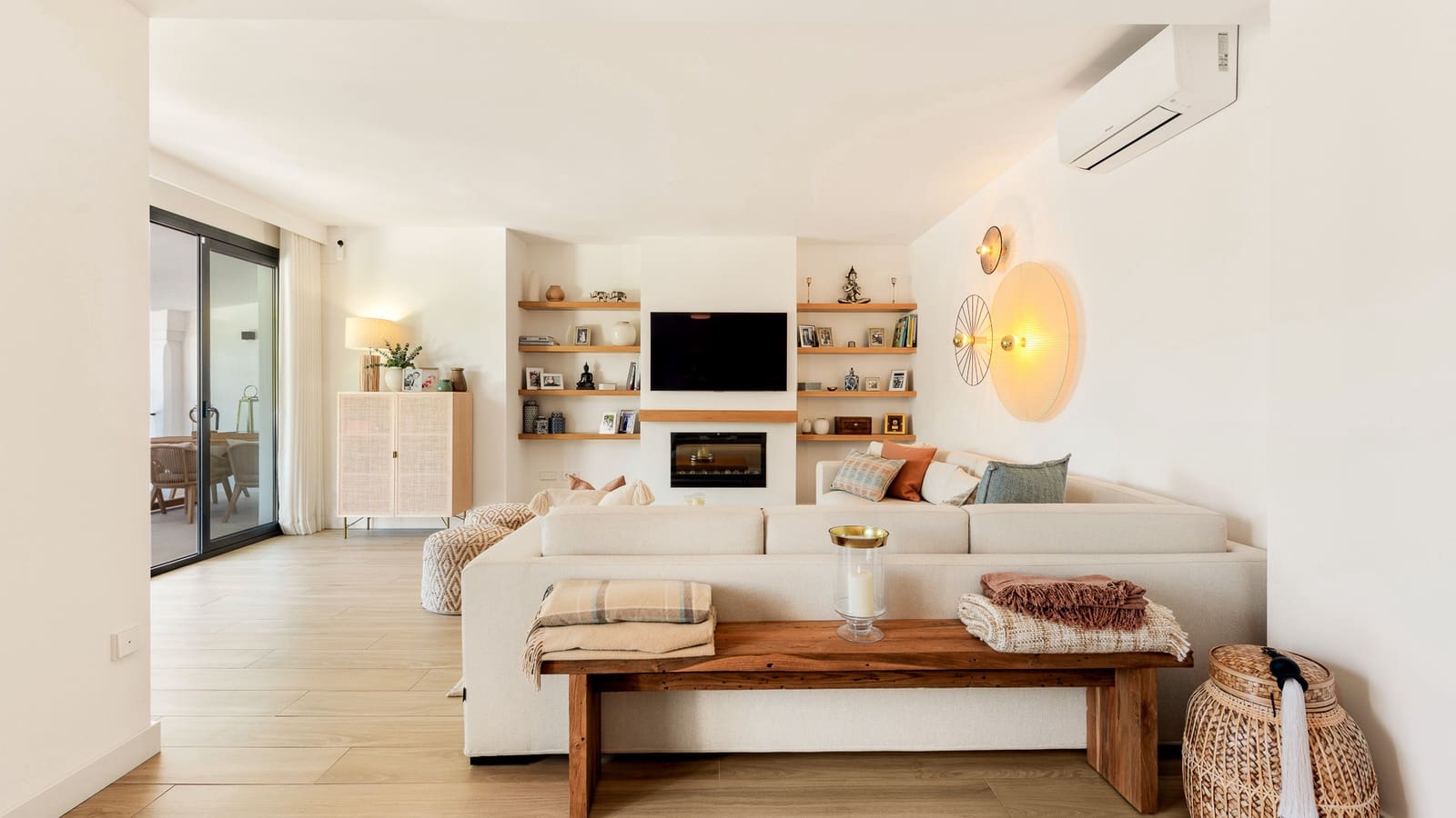 3 bedroom Semi-detached Villa for sale in Marbella with pool garage - € 1,795,000 (Ref: 10026716)