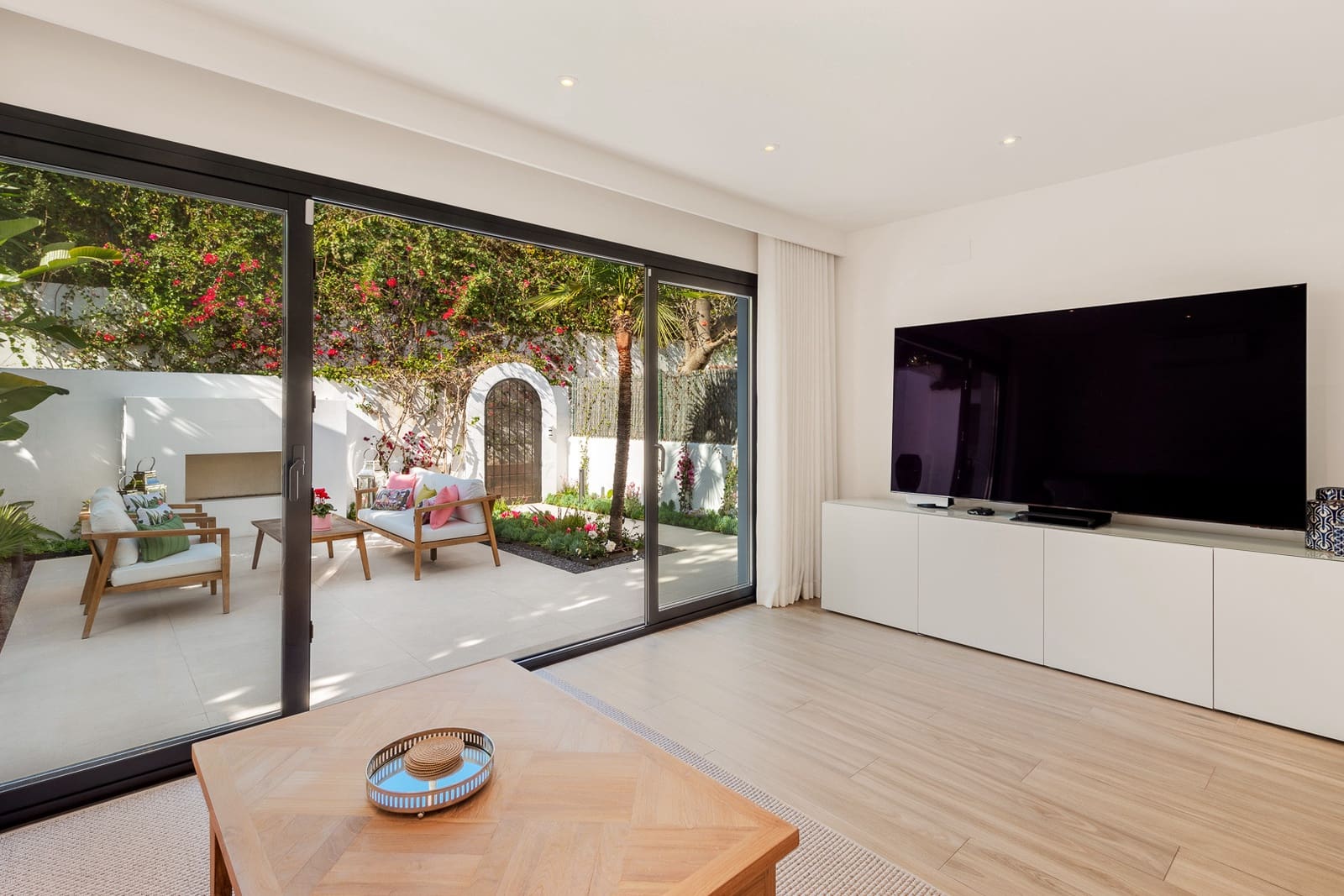 3 bedroom Semi-detached Villa for sale in Marbella with pool garage - € 1,795,000 (Ref: 10026716)