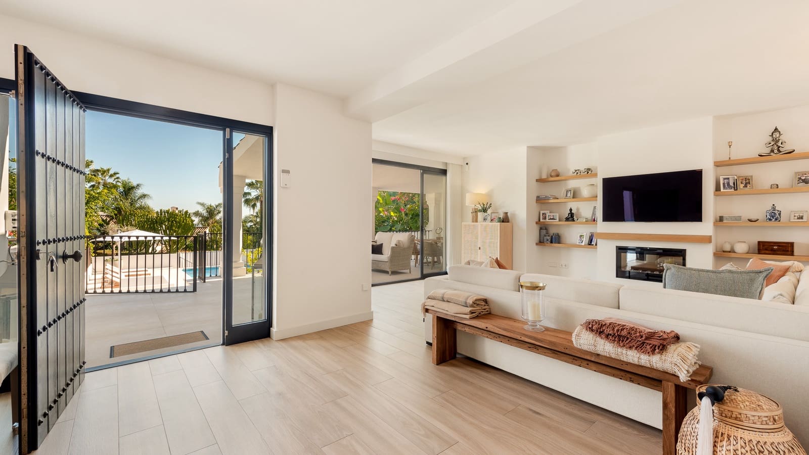 3 bedroom Semi-detached Villa for sale in Marbella with pool garage - € 1,795,000 (Ref: 10026716)