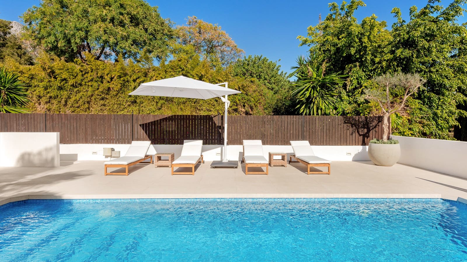 3 bedroom Semi-detached Villa for sale in Marbella with pool garage - € 1,795,000 (Ref: 10026716)