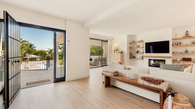 3 bedroom Semi-detached Villa for sale in Marbella with pool garage - € 1,795,000 (Ref: 10026716)