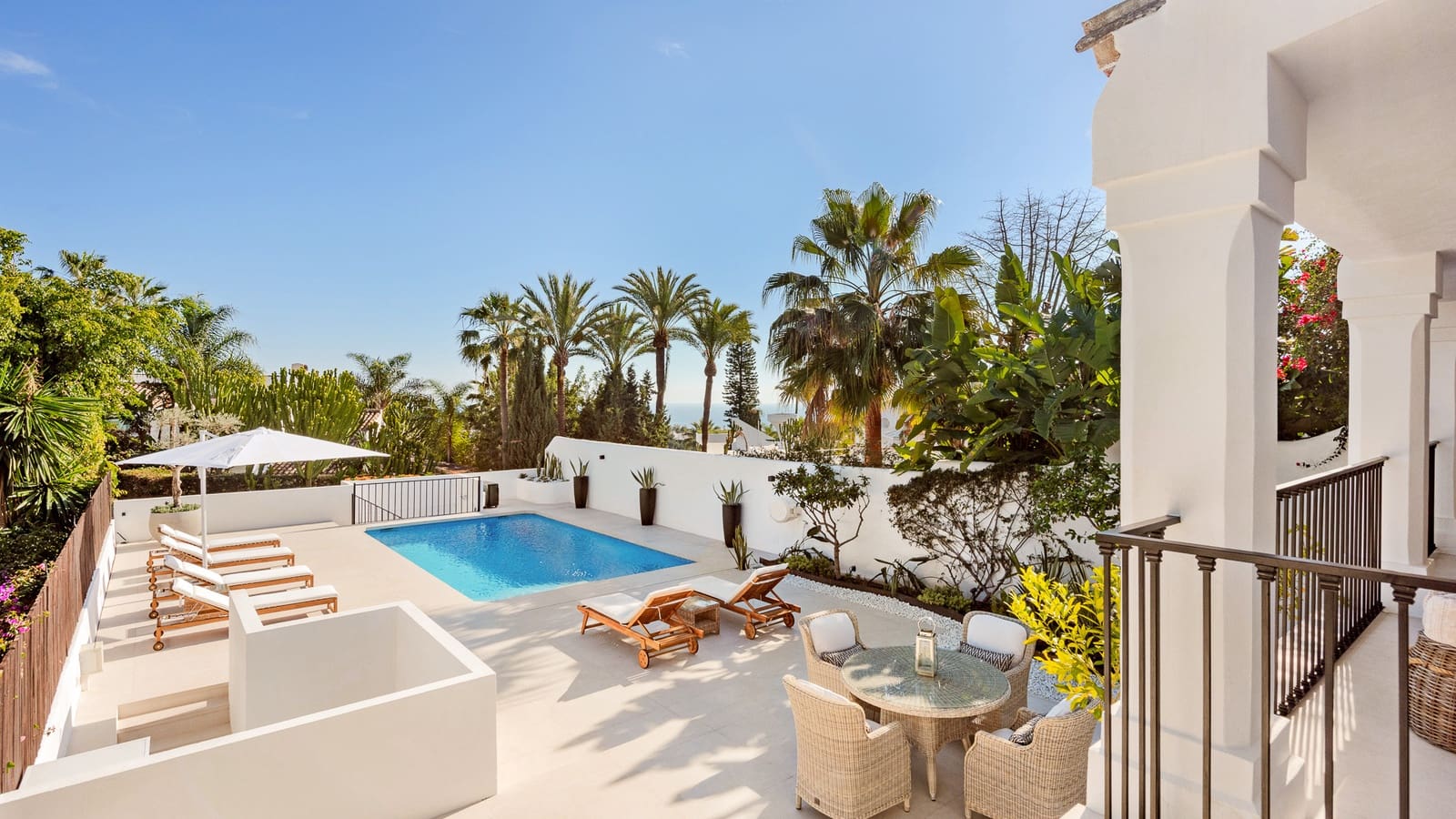 3 bedroom Semi-detached Villa for sale in Marbella with pool garage - € 1,795,000 (Ref: 10026716)