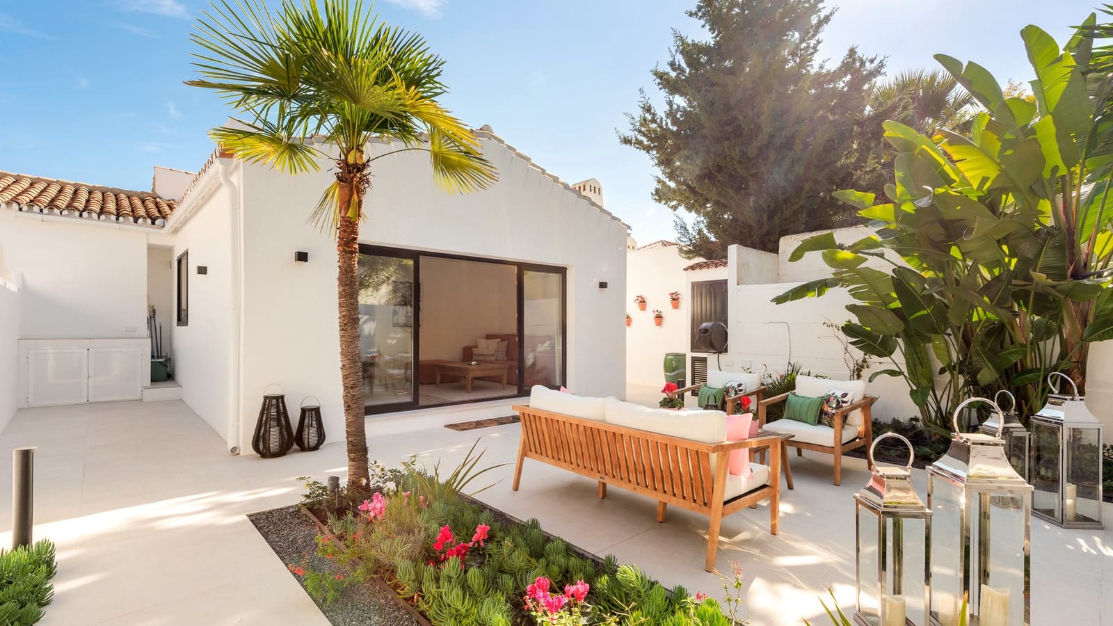 3 bedroom Semi-detached Villa for sale in Marbella with pool garage - € 1,795,000 (Ref: 10026716)