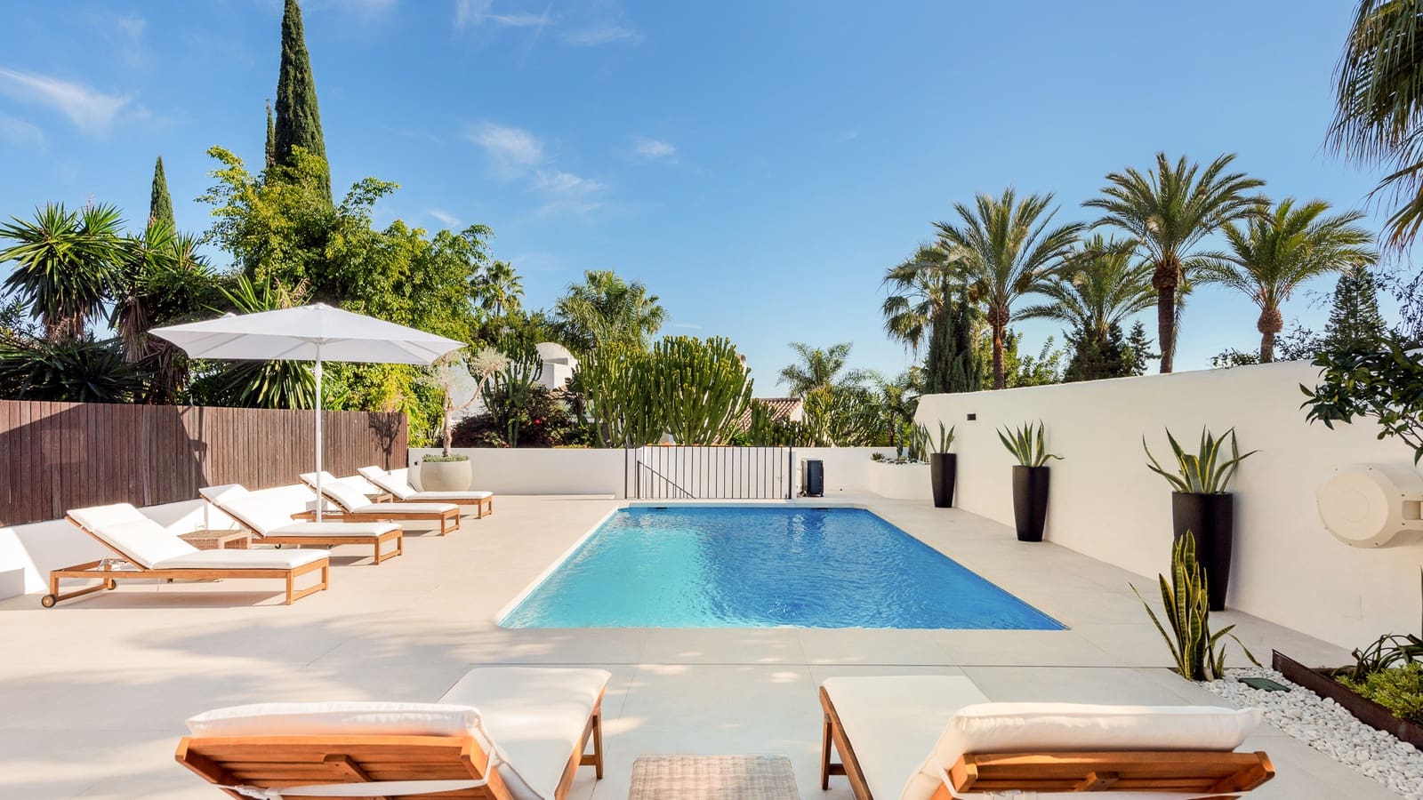 3 bedroom Semi-detached Villa for sale in Marbella with pool garage - € 1,795,000 (Ref: 10026716)