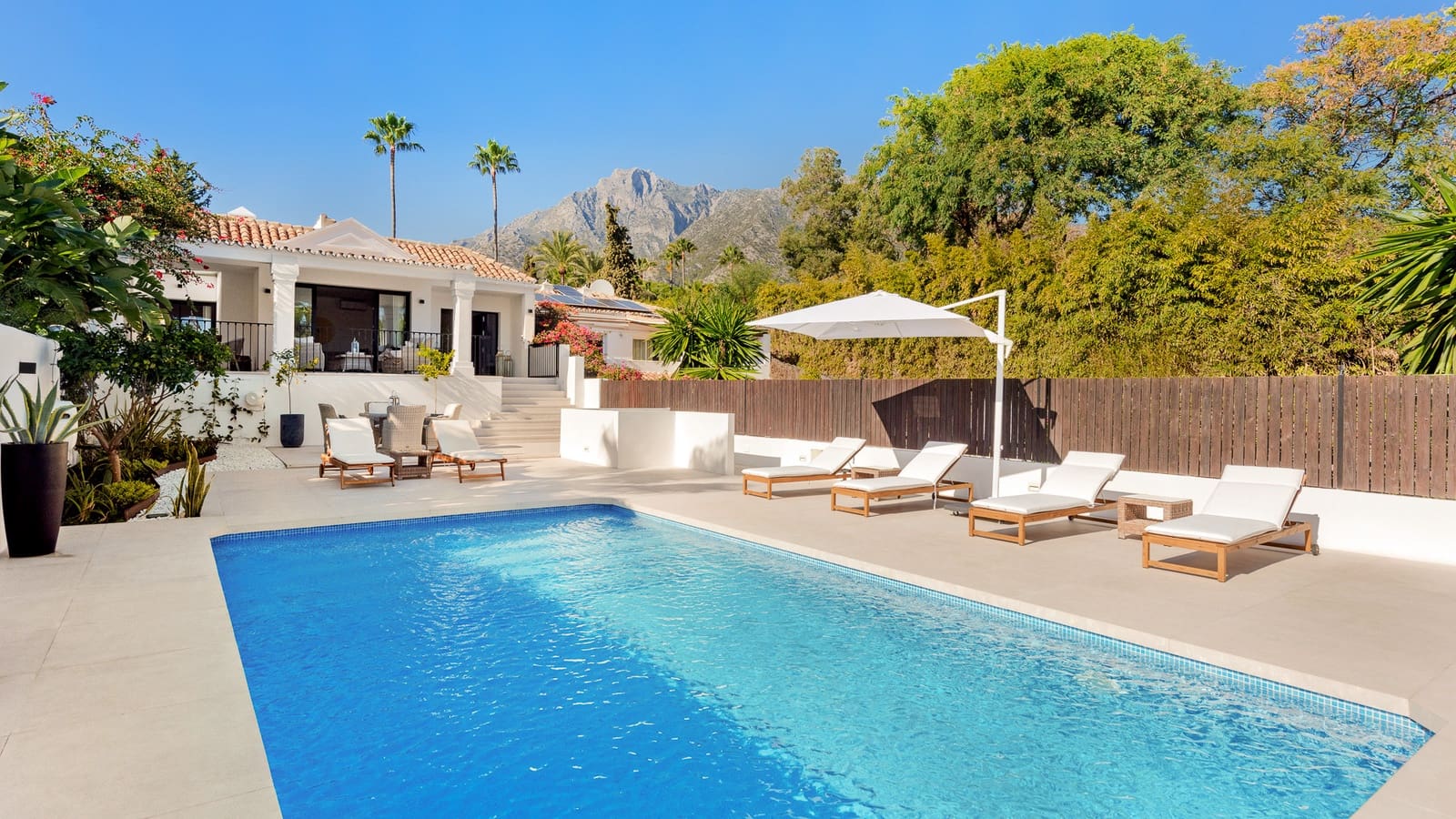 3 bedroom Semi-detached Villa for sale in Marbella with pool garage - € 1,795,000 (Ref: 10026716)