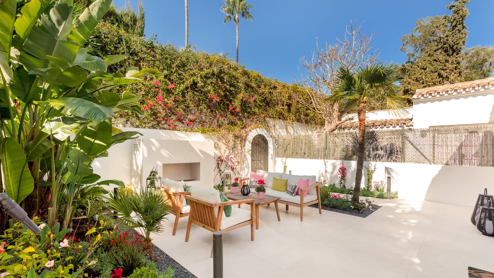 3 bedroom Semi-detached Villa for sale in Marbella with pool garage - € 1,795,000 (Ref: 10026716)