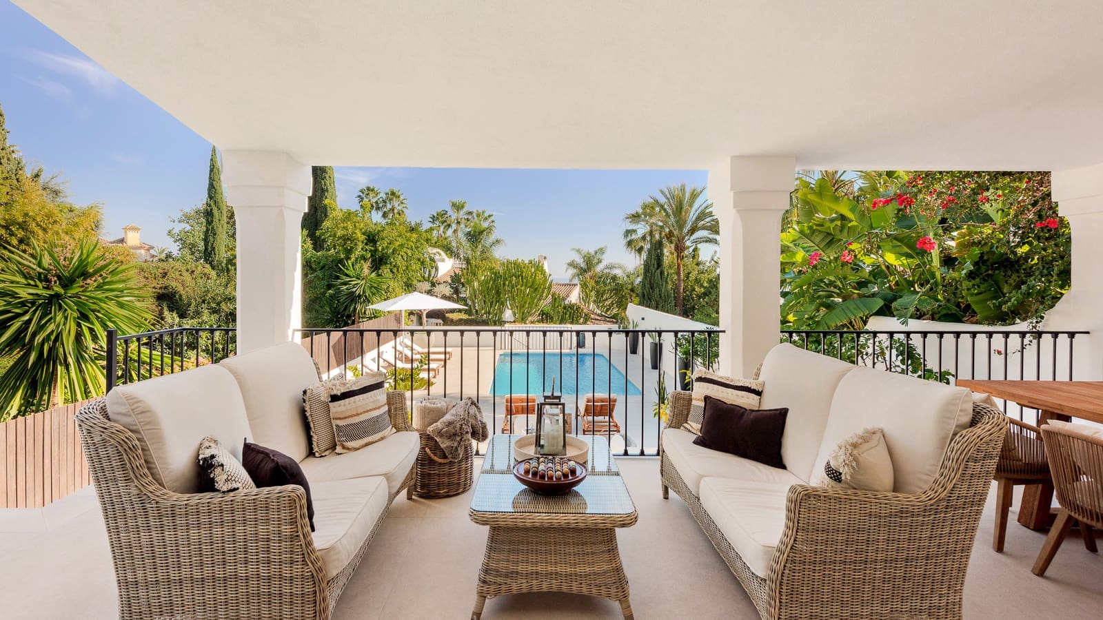 3 bedroom Semi-detached Villa for sale in Marbella with pool garage - € 1,795,000 (Ref: 10026716)