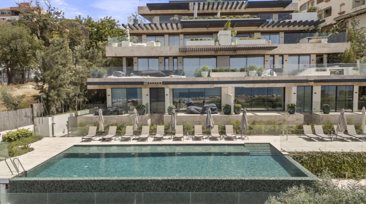 3 sovrum Takvåning till salu i Estepona med pool garage - 2 350 000 € (Ref: 10099648)