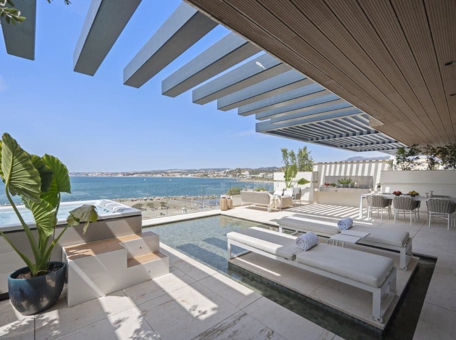 3 sovrum Takvåning till salu i Estepona med pool garage - 2 350 000 € (Ref: 10099648)
