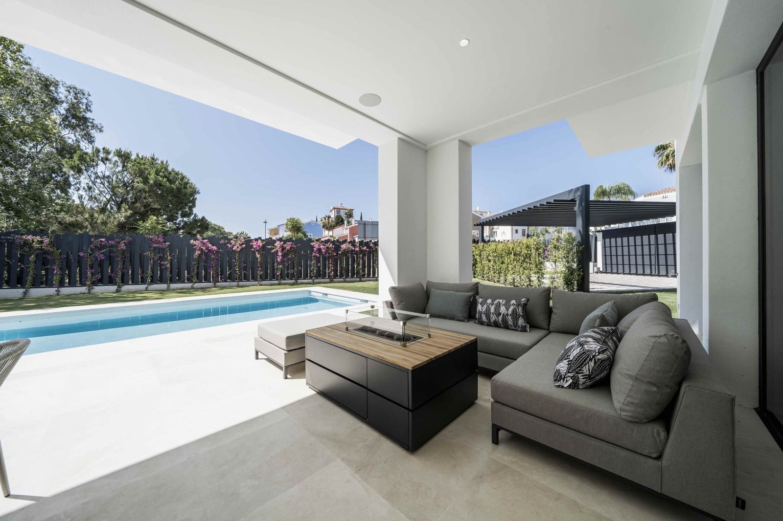 4 soveværelse Villa til salg i El Paraiso med swimmingpool garage - € 1.750.000 (Ref: 10101820)