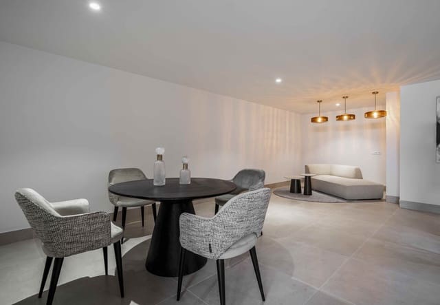 4 soveværelse Villa til salg i El Paraiso, Estepona med swimmingpool garage - € 1.750.000 (Ref: 10101820)