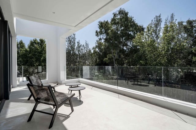 4 soveværelse Villa til salg i El Paraiso, Estepona med swimmingpool garage - € 1.750.000 (Ref: 10101820)