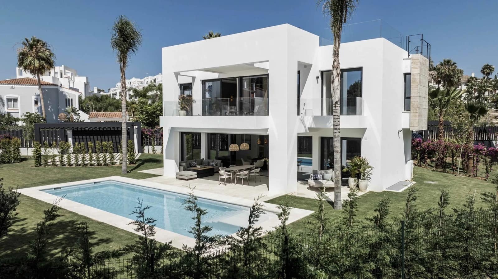 4 soveværelse Villa til salg i El Paraiso med swimmingpool garage - € 1.750.000 (Ref: 10101820)