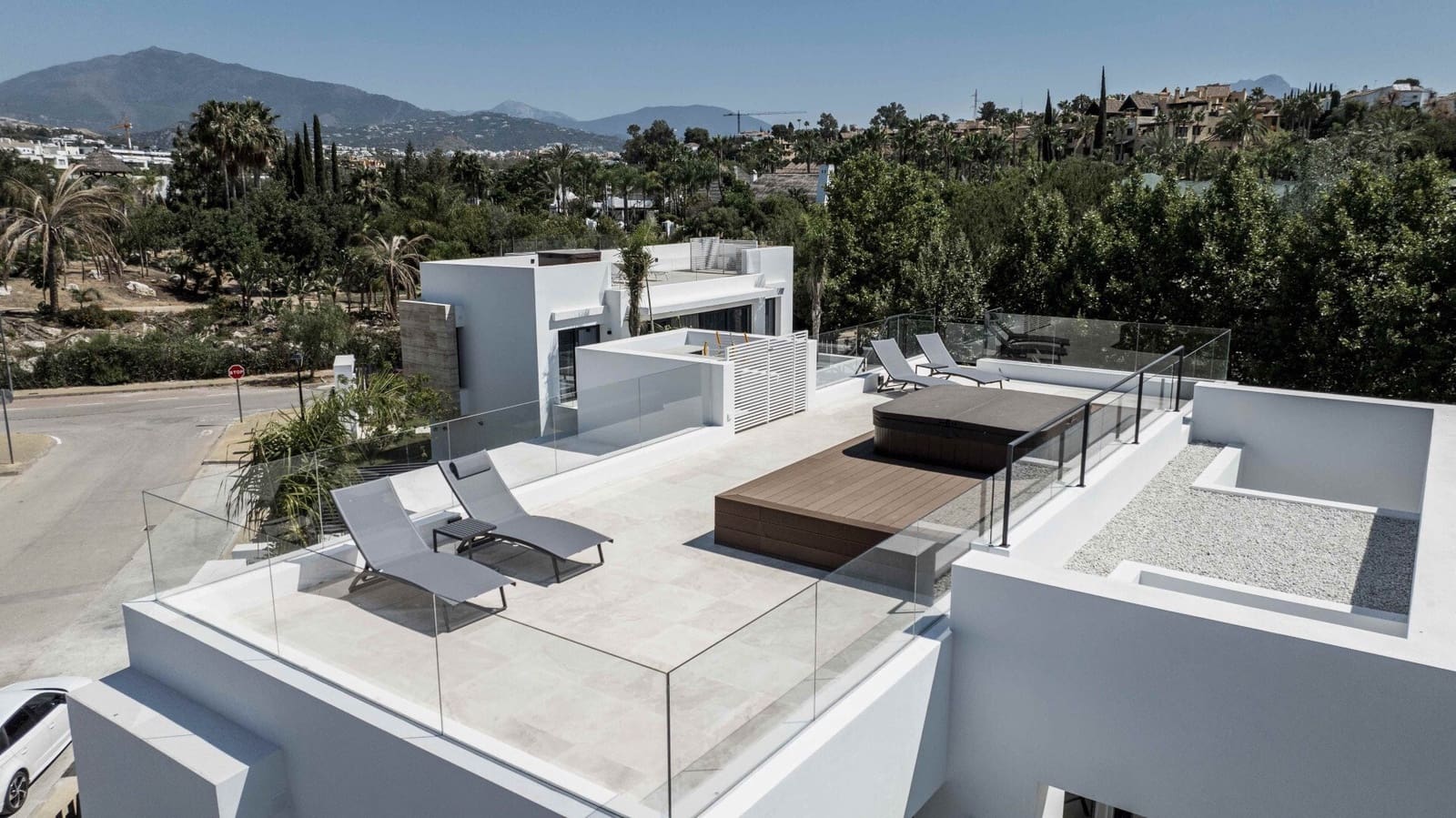 4 soveværelse Villa til salg i El Paraiso med swimmingpool garage - € 1.750.000 (Ref: 10101820)