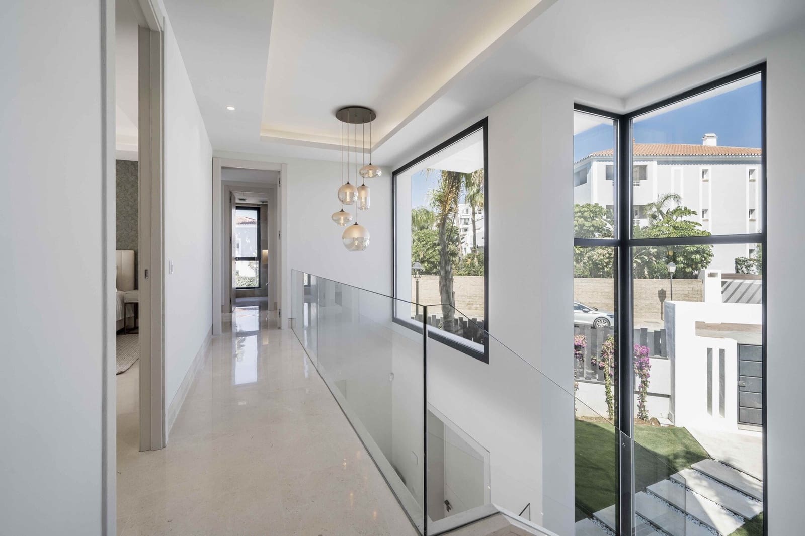 4 soveværelse Villa til salg i El Paraiso med swimmingpool garage - € 1.750.000 (Ref: 10101820)