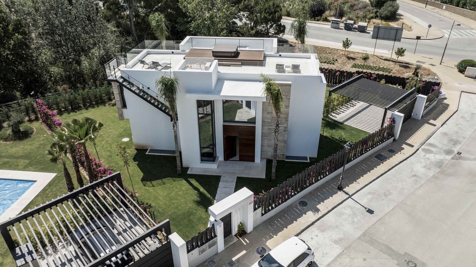 4 soveværelse Villa til salg i El Paraiso med swimmingpool garage - € 1.750.000 (Ref: 10101820)