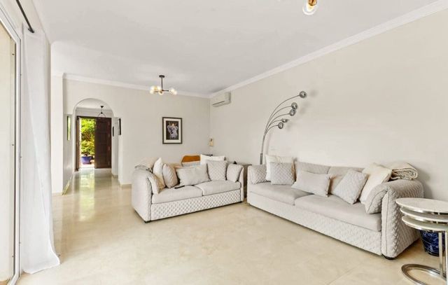 3 chambre Villa/Maison à vendre à Estepona avec piscine garage - 799 000 € (Ref: 10108988)