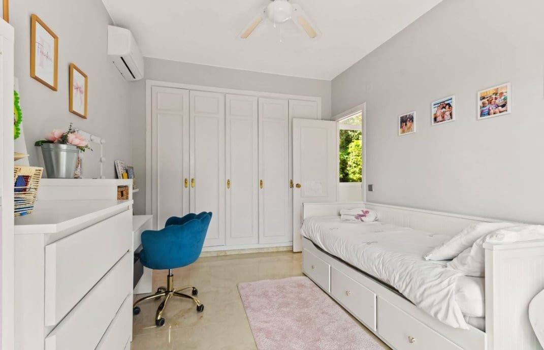 3 chambre Villa/Maison à vendre à Estepona avec piscine garage - 799 000 € (Ref: 10108988)
