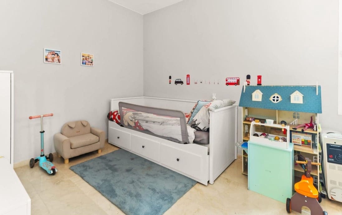 3 chambre Villa/Maison à vendre à Estepona avec piscine garage - 799 000 € (Ref: 10108988)