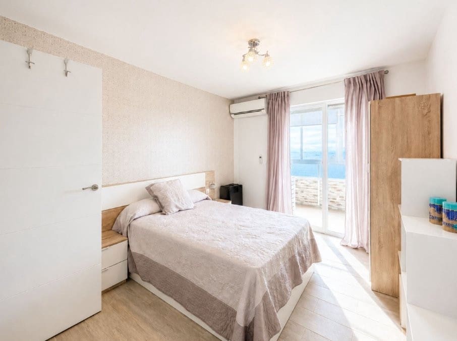 3 sovrum Lägenhet till salu i Torreguadiaro med garage - 565 000 € (Ref: 10108990)