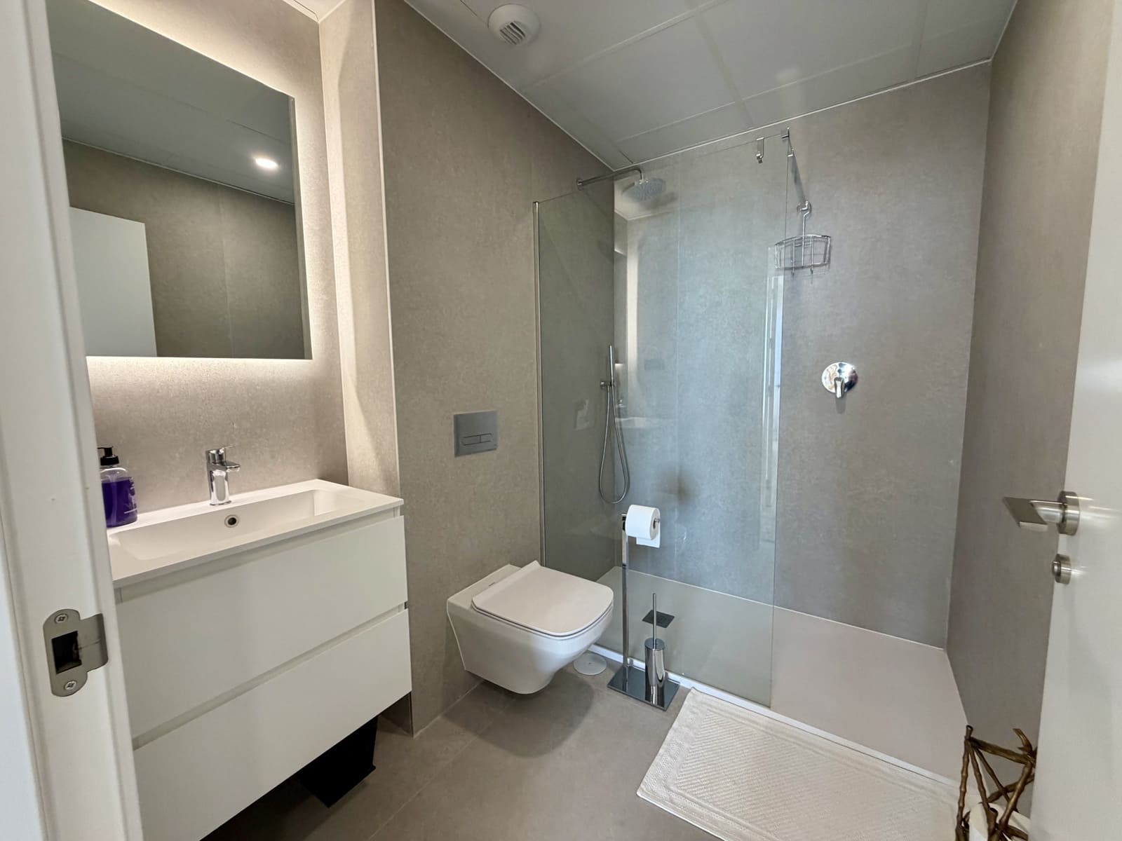 2 bedroom Apartment for sale in Marbella with pool garage - € 659,000 (Ref: 10108991)