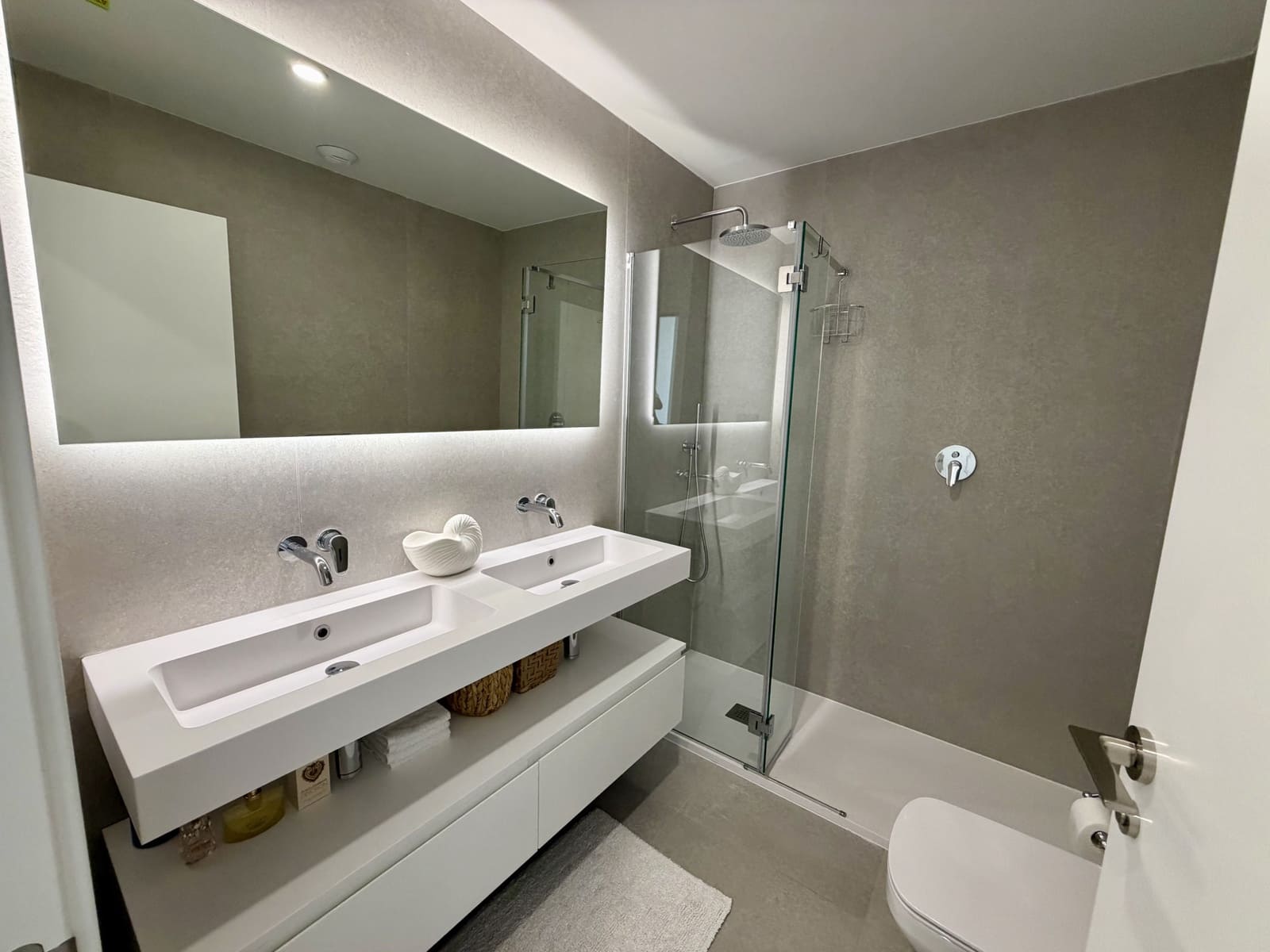 2 bedroom Apartment for sale in Marbella with pool garage - € 659,000 (Ref: 10108991)
