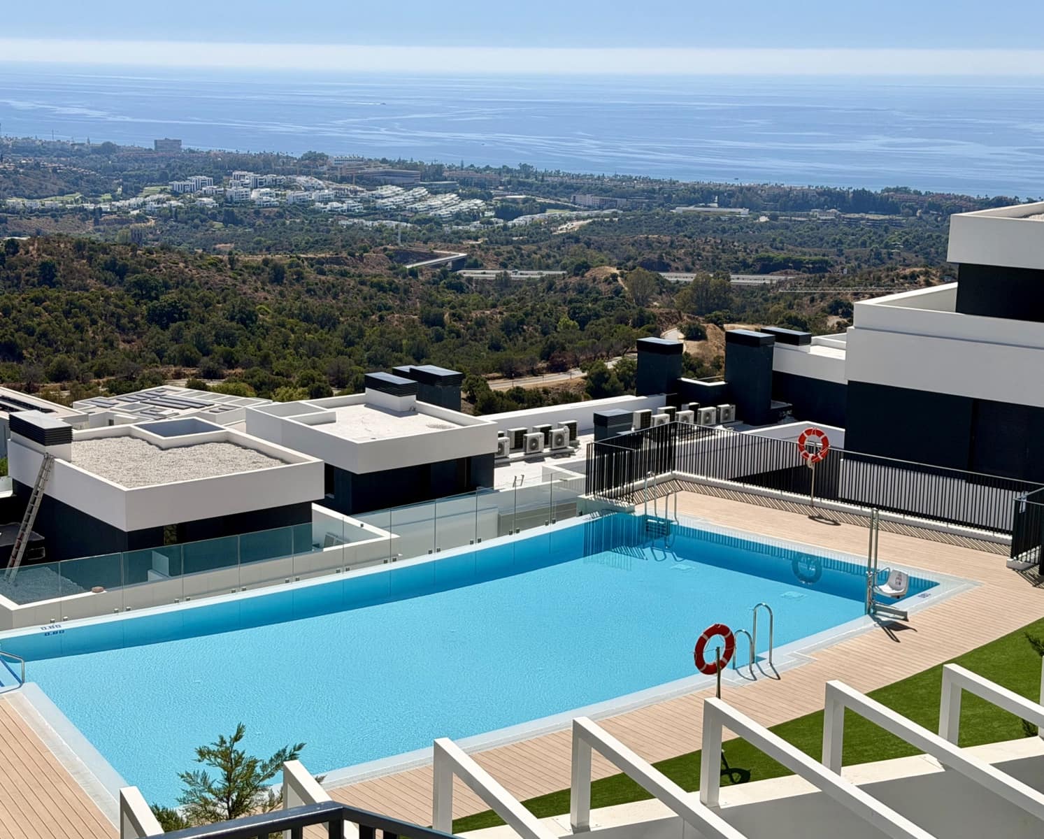 2 bedroom Apartment for sale in Marbella with pool garage - € 659,000 (Ref: 10108991)