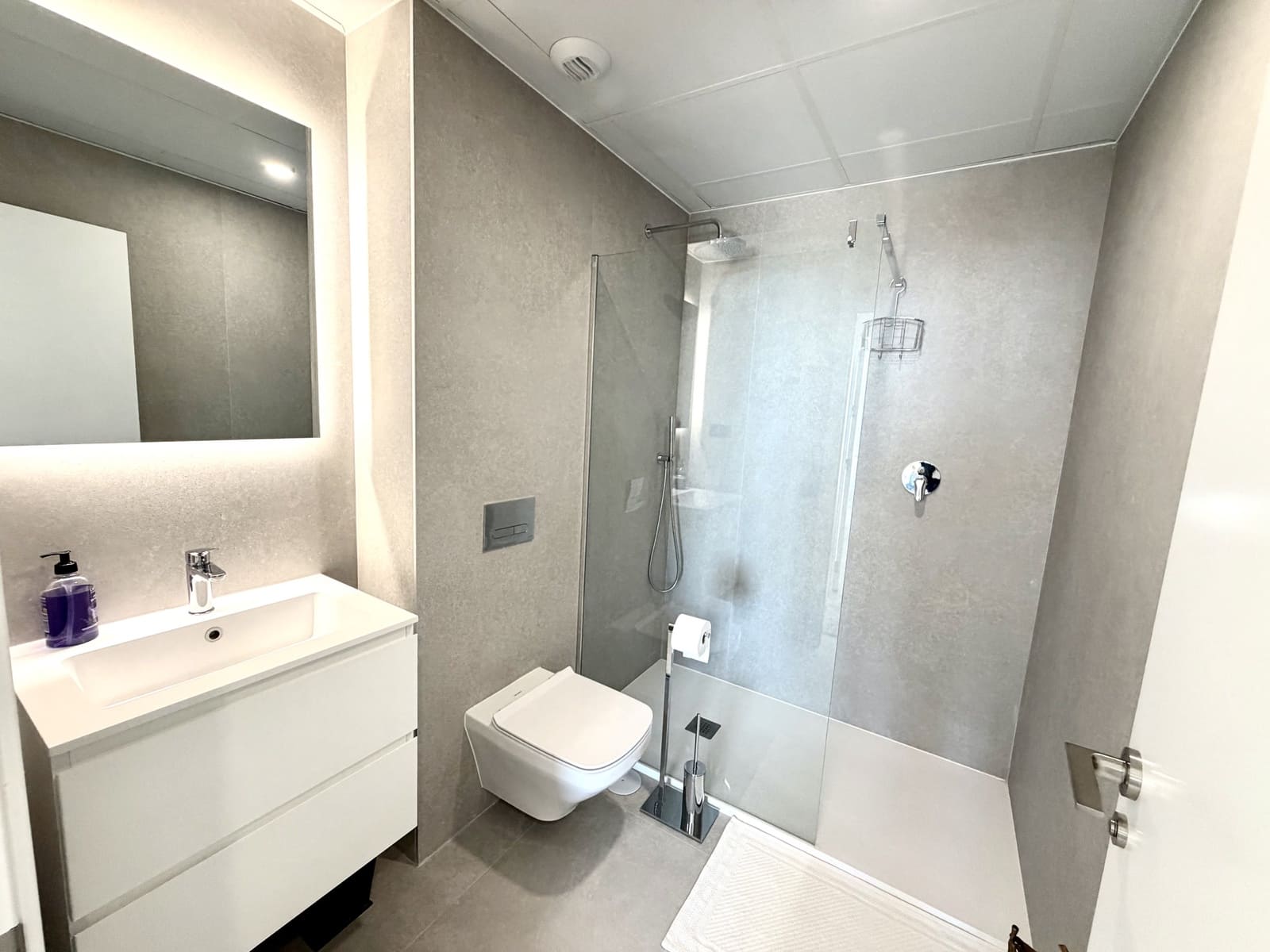2 bedroom Apartment for sale in Marbella with pool garage - € 659,000 (Ref: 10108991)