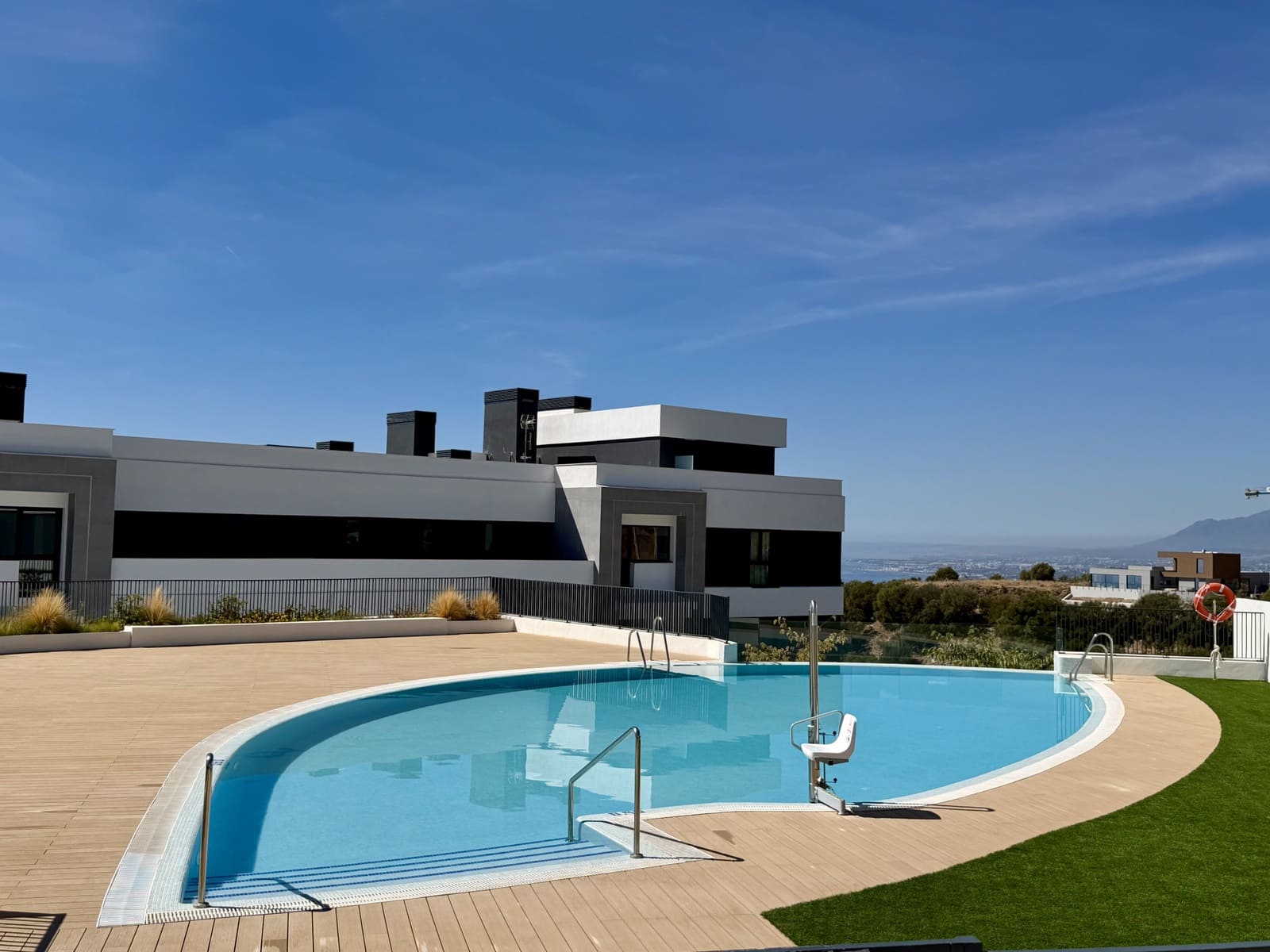 2 bedroom Apartment for sale in Marbella with pool garage - € 659,000 (Ref: 10108991)