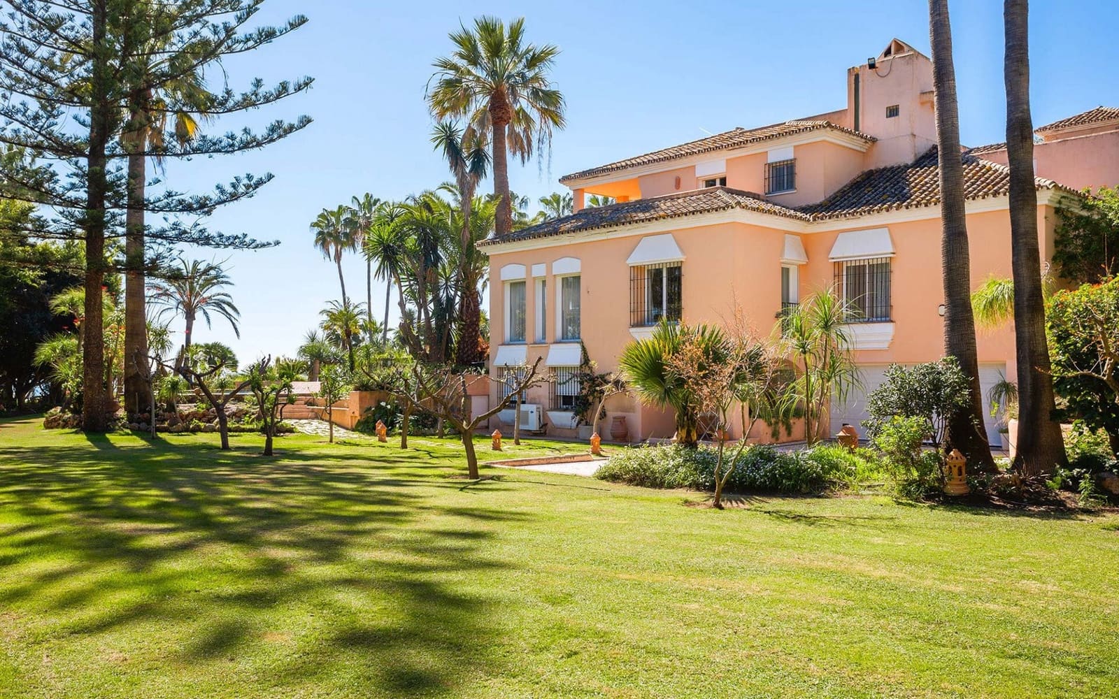 8 Zimmer Villa zu verkaufen in New Golden Mile mit Pool Garage - 6.500.000 € (Ref: 10131174)