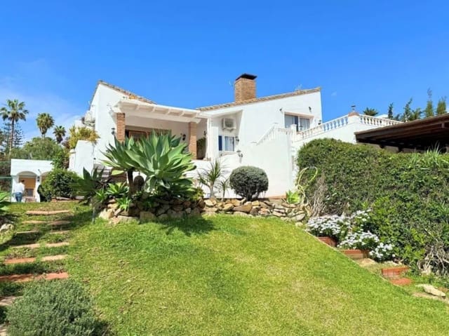 3 slaapkamer Halfvrijstaande villa te koop in Bahía Dorada, Estepona met zwembad garage - € 599.000 (Ref: 10148291)