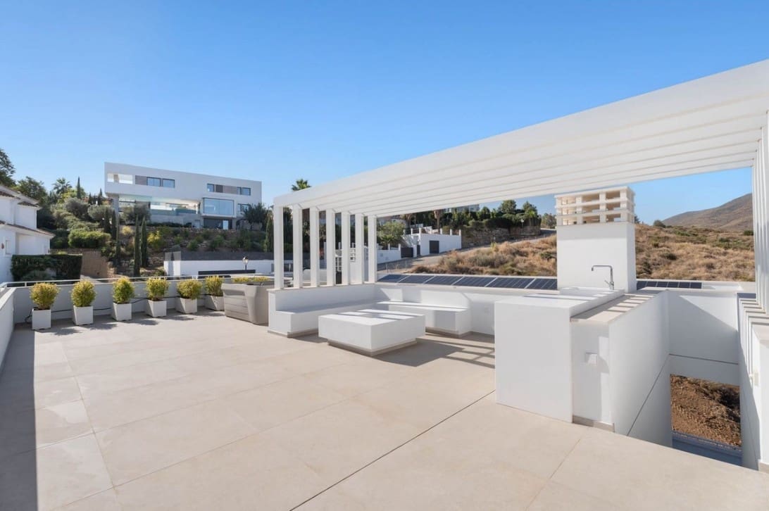 4 soveværelse Villa til salg i La Cala de Mijas med swimmingpool garage - € 2.795.000 (Ref: 10182480)