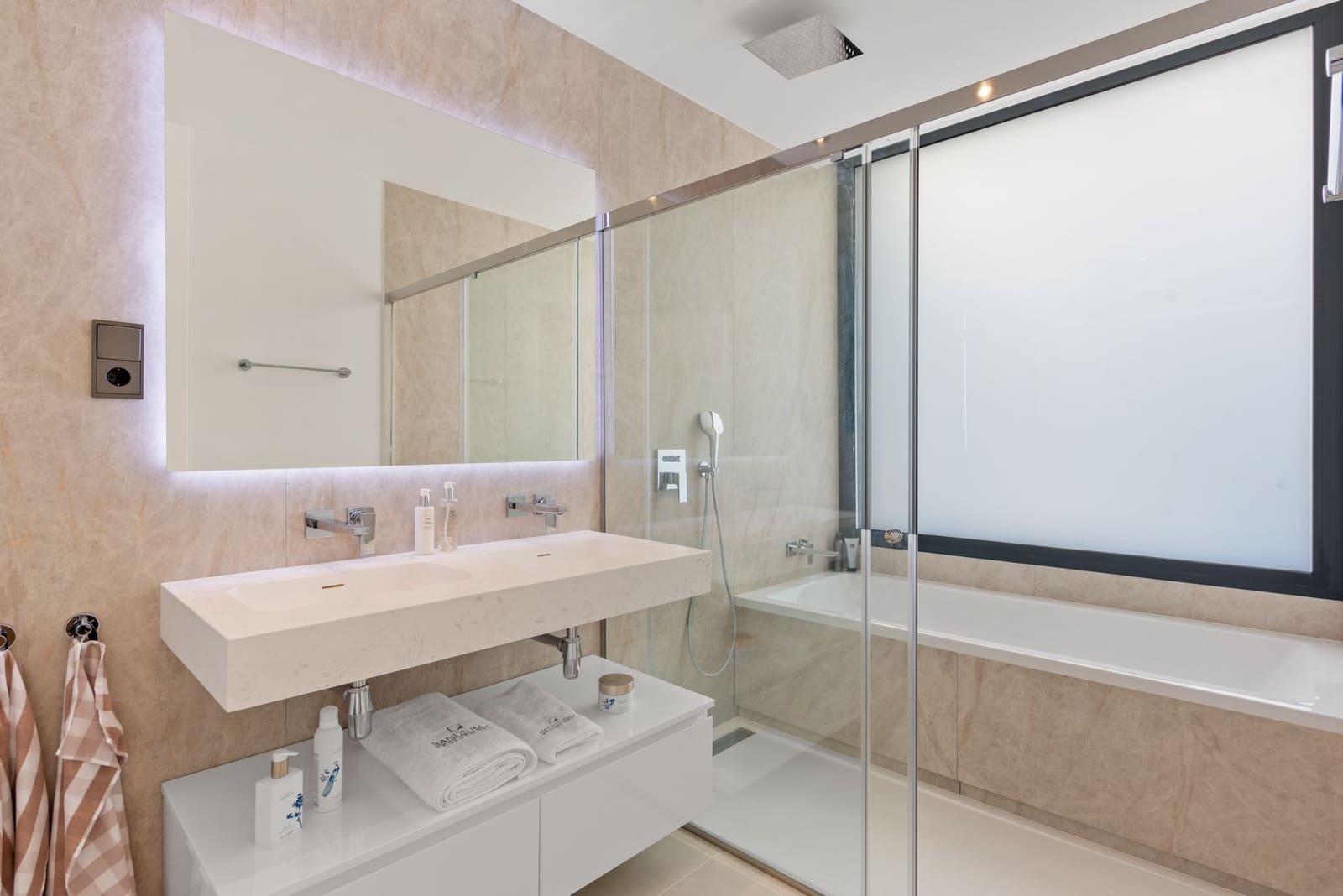 5 sypialnia Willa na sprzedaż w Puerto Banus z basenem garażem - 2 395 000 € (Ref: 9292269)