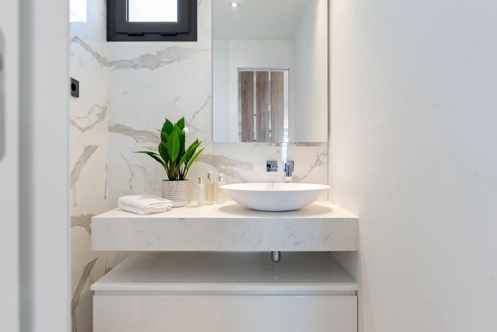 5 sypialnia Willa na sprzedaż w Puerto Banus z basenem garażem - 2 395 000 € (Ref: 9292269)