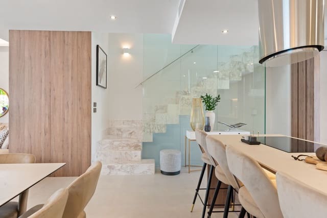 5 sypialnia Willa na sprzedaż w Puerto Banus, Marbella z basenem garażem - 2 395 000 € (Ref: 9292269)