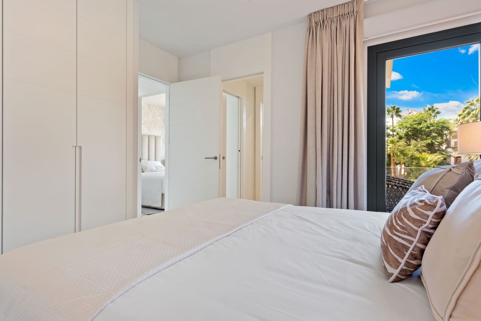 5 sypialnia Willa na sprzedaż w Puerto Banus z basenem garażem - 2 395 000 € (Ref: 9292269)