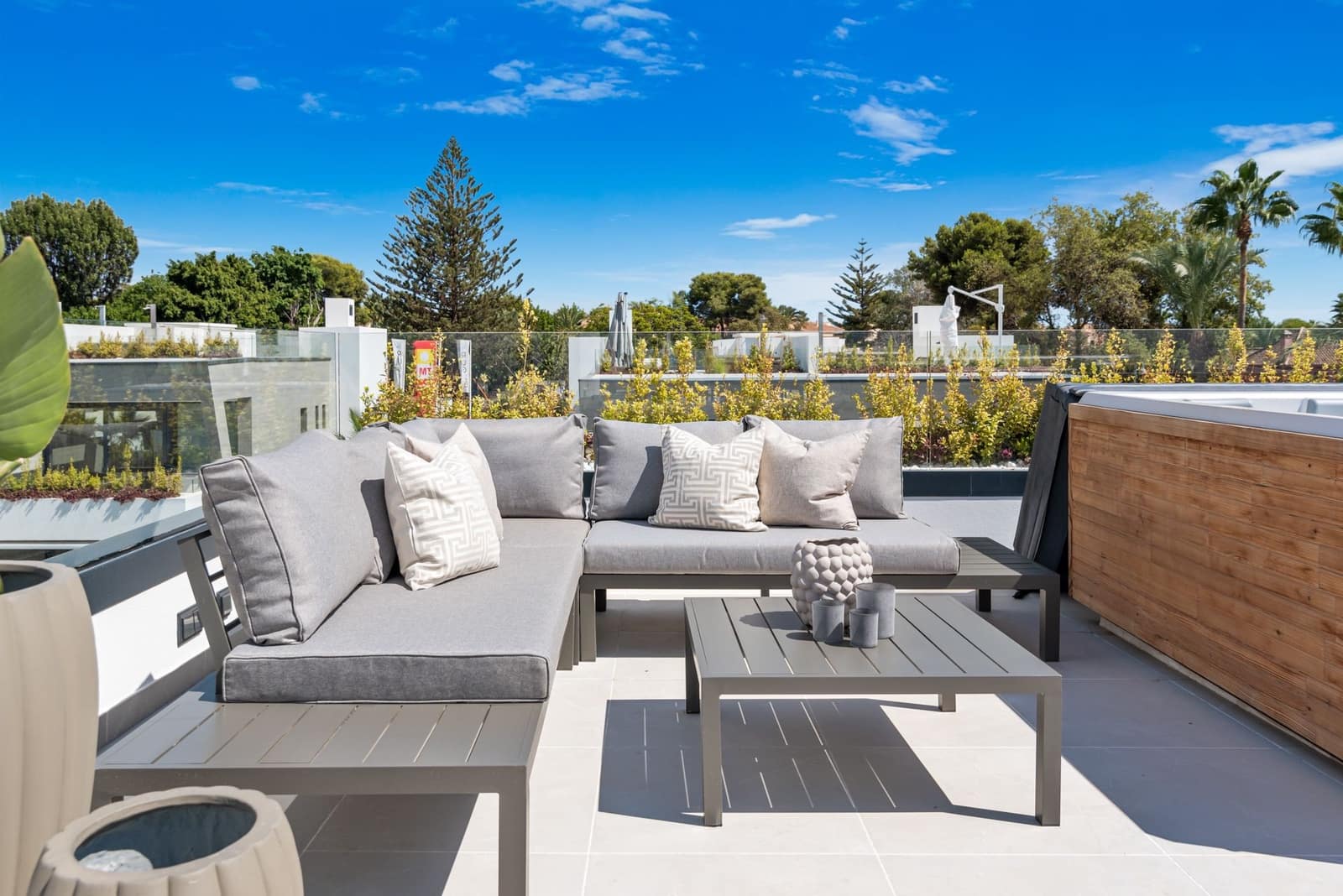 5 sypialnia Willa na sprzedaż w Puerto Banus z basenem garażem - 2 395 000 € (Ref: 9292269)