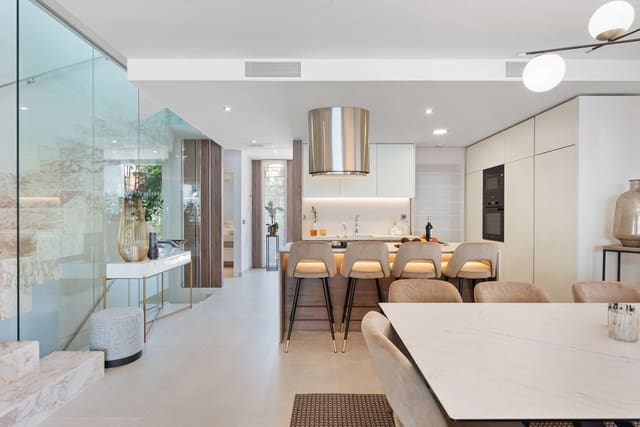 5 quarto Moradia para venda em Puerto Banus, Marbella com piscina garagem - 2 395 000 € (Ref: 9292269)
