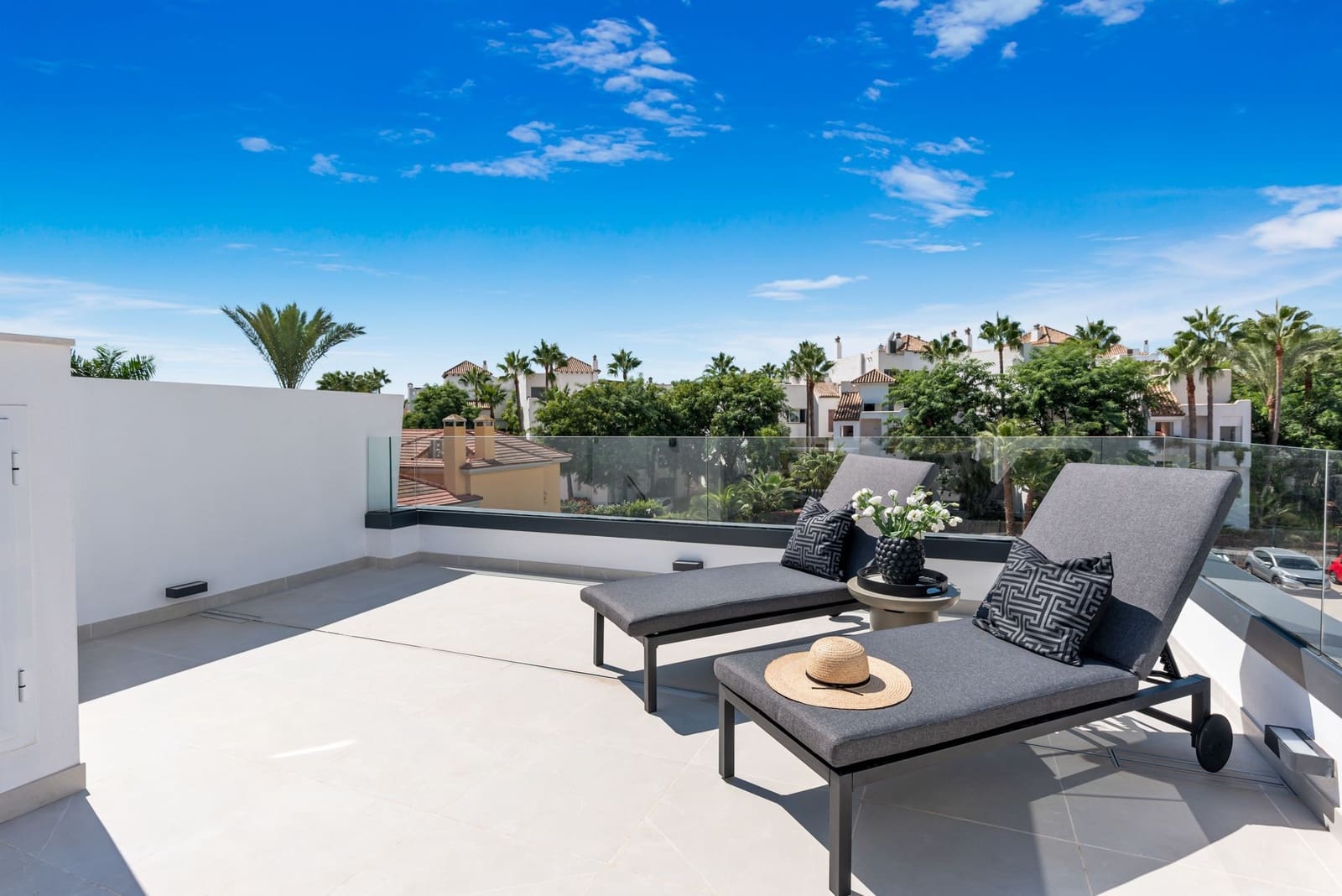 5 bedroom Villa for sale in Puerto Banus with pool garage - € 2,395,000 (Ref: 9292269)