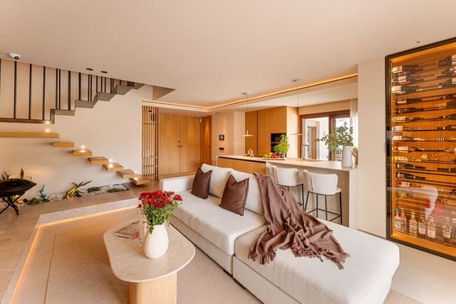Ático de 3 habitaciones en Golden Mile, Marbella en venta con piscina garaje - 2.395.000 € (Ref: 9292270)