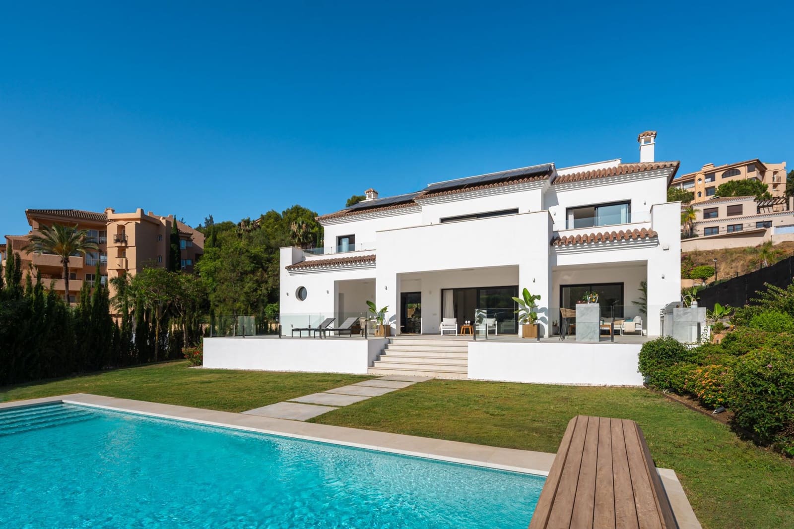 5 bedroom Villa for sale in Marbella with pool garage - € 3,200,000 (Ref: 9292272)